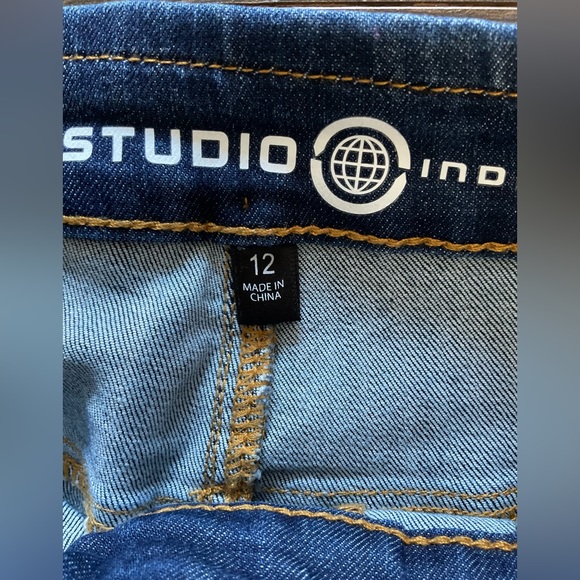 Max Studio Stretch Body Sculpting Pull On Jeans 12 $74 - Picture 3 of 12